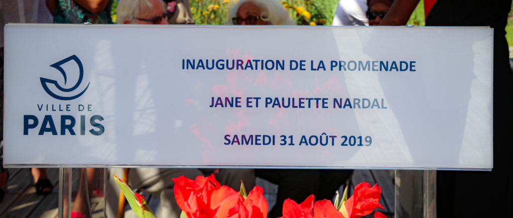 le panneau événementiel du pupitre pupitre orateur lors de l'Inauguration de la Promenade Paulette et Jane Nardal
