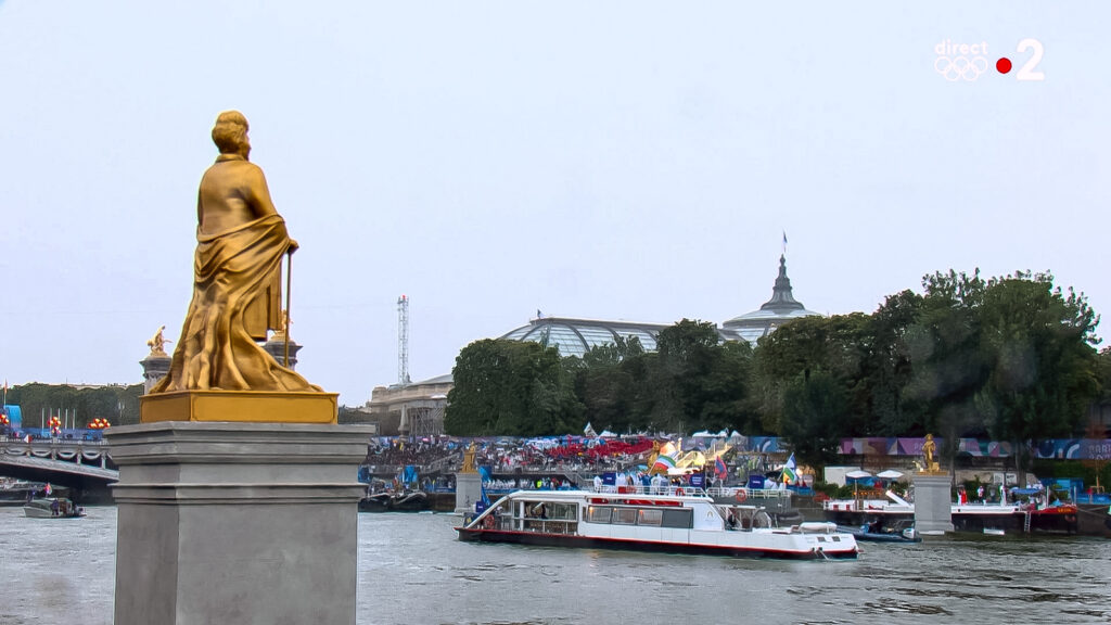 Paulette Nardal et le Grand Palais pendant la Marseillaise 